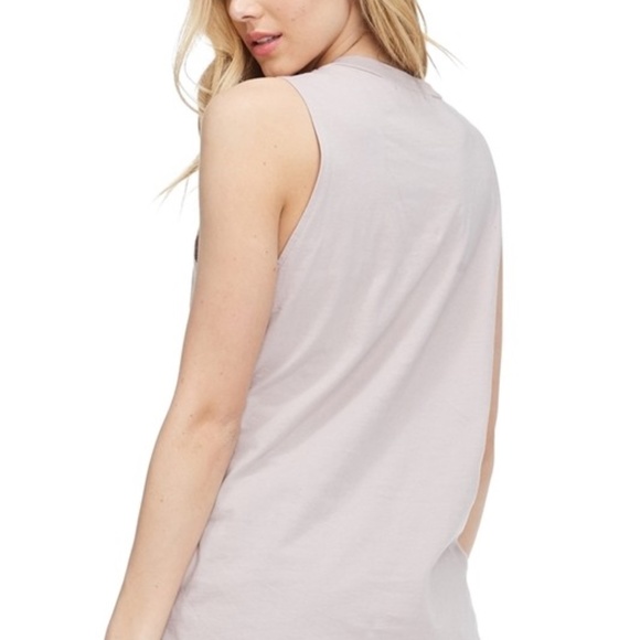 030 Babes Supporting Babes Graphic Tee Distressed - Picture 2 of 2